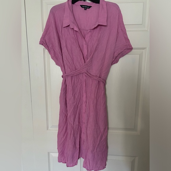 Beautiful Crinkle Tie Waist Button up Dress 👗 - Picture 1 of 5